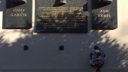 Plzeň si připomněla památku rodin Václava Krále, Františka Krále, Hrdličkových, Bejblových a Kučerových, které byly před 79 lety popraveny nacisty v Mauthausenu za pomoc výsadkům Anthropoid, Silver A, Out Distance a Steel
