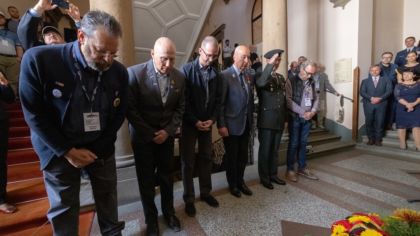 Velvyslanci USA a Belgického království zavítali na radnici, kde uctili památku válečných veteránů