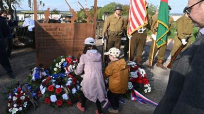 Pomník připomíná amerického vojáka, smrtelně zraněného 6. května 1945