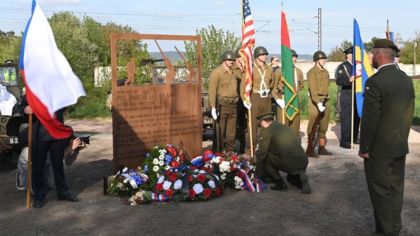 Pomník připomíná amerického vojáka, smrtelně zraněného 6. května 1945